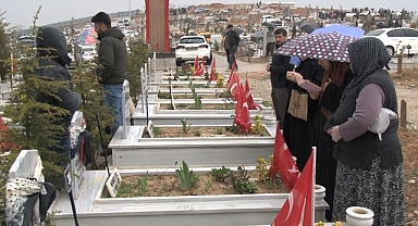 Malatya'da mezarlıkta hüzünlü bayram
