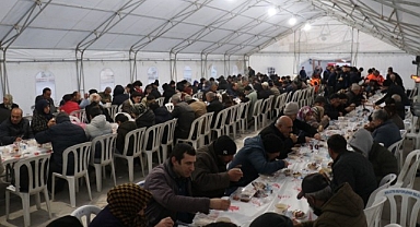 Malatya'da vatandaşlar iftar çadırında bir araya geldi