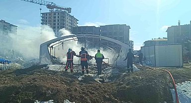 Malatya'da çadır depo yangınında maddi hasar meydana geldi