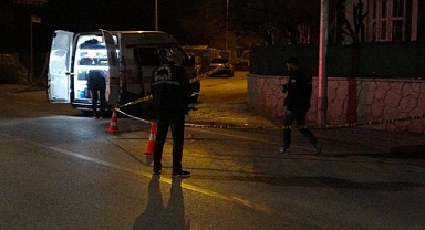 Ticari takside silahla yaralayıp yola attılar