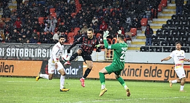 YMS'li Enes Salik, en çok kurtarış yapan kaleci