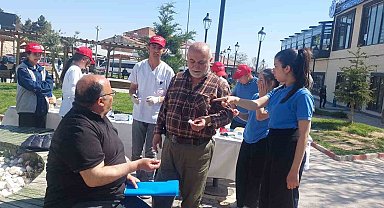 Akçadağ'da öğrenciler, halkın şeker ve tansiyonunu ölçtü