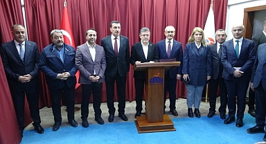 Bakan Yumaklı, zirai donun vurduğu Malatya'da incelemelerde bulundu