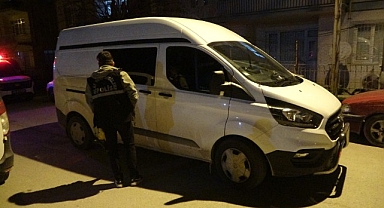 Malatya'da bir şahıs, husumetlisinin ikametini kurşunladı
