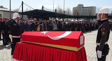 Malatya'da kalp krizi geçiren komiserin naaşı törenle memleketine uğurlandı