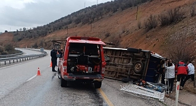 Malatya'da kontrolden çıkan minibüs devrildi: 5 yaralı