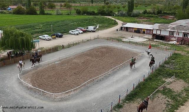 Deprem sonrası doğayla buluşma: Malatya'da atlı terapiye ilgi artıyor