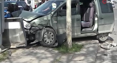 Kontrolden çıkan hafif ticari araç akaryakıt istasyonuna daldı