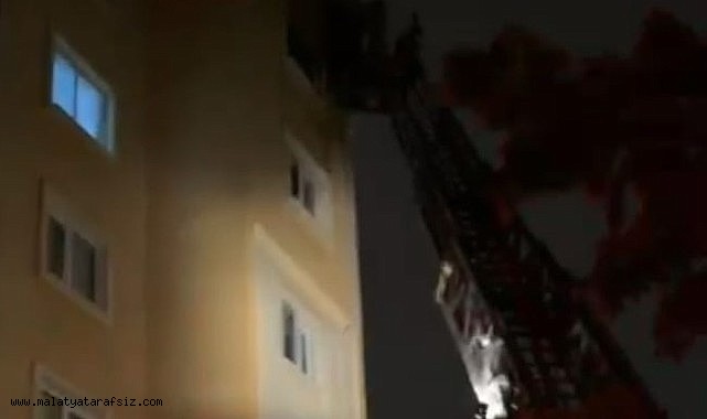 Malatya'da apartman yangını: Hamile kadın ve eşi hastaneye kaldırıldı