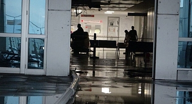 Sağanağın etkili olduğu Malatya'da hastanenin tavanı çöktü
