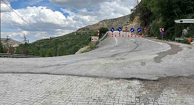 Darende'de heyelan nedeniyle kapatılan yol yeniden trafiğe açıldı