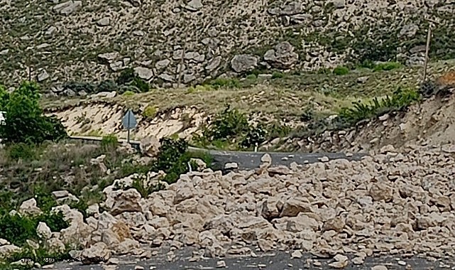 Darende'de heyelan riski nedeniyle yol ulaşıma kapatıldı