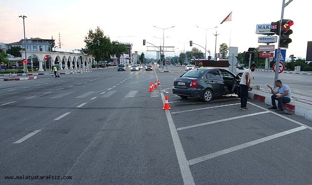 Malatya'da iki otomobil çarpıştı: 2 yaralı