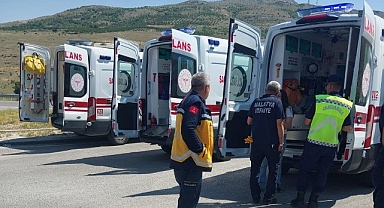 Malatya'da iki otomobil çarpıştı: 4 yaralı