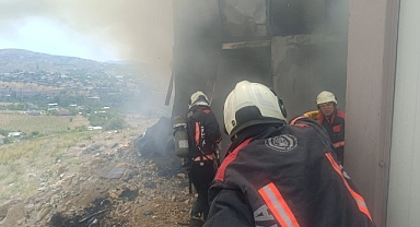 Malatya'da inşaat işçilerinin kaldığı şantiyede yangın