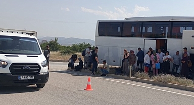 Yolcu otobüsü ile kamyonet çarpıştı: 1 yaralı