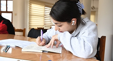 Çilesiz semt pazarı, modern kütüphane ile dönüşüyor