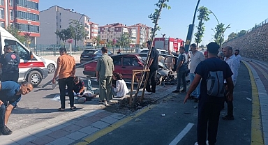 Kontrolden çıkan otomobil refüje çarptı: 4 yaralı