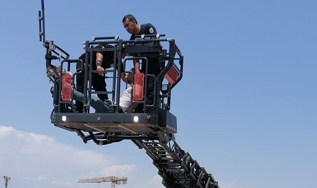 Kule vinçte fenalaşan operatör kurtarıldı