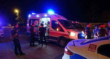 Minibüsle çarpışan araç 5 metre yükseklikten aşağı uçtu: 1 yaralı