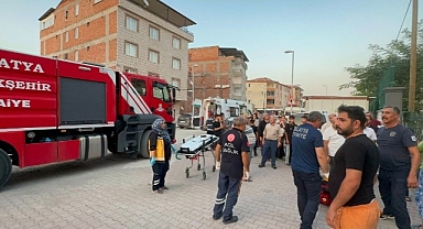Okul bahçesine girmek isterken koluna demir saplandı, hastaneye demirle kaldırıldı