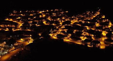 Sivrice depremi sonrası yeniden inşa edilen Doğanyol'un gece görüntüsü hayran bıraktı