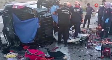 Hafif ticari araç ile otomobil çarpıştı: 4 ölü, 2 yaralı