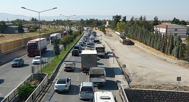 Malatya'da 4 aracın karıştığı kaza trafiği felç etti