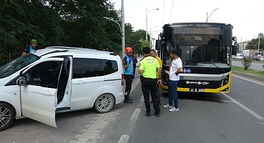 Malatya'da halk otobüsü ile hafif ticari araç çarpıştı