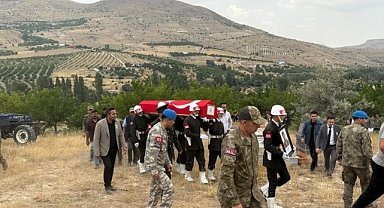 Şehit Kemal Demirbaş'ın naaşı 26 yıl sonra aile mezarlığına nakledildi