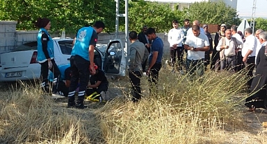 Kontrolden çıkan araç bahçe duvarına çarptı, anne ile 3 çocuğu yaralandı