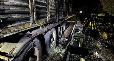 Malatya-Adıyaman karayolunda çekici alev aldı