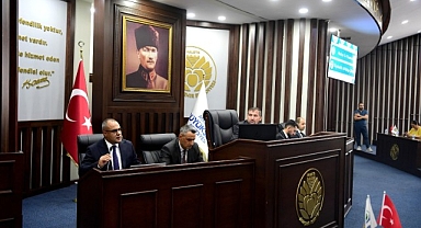 Malatya Belediyesi'nden öğrencilere 1 aylık ücretsiz abonman ve destek çantası