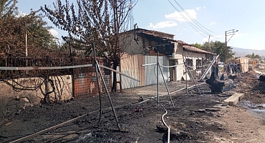 Malatya'da inşaat şantiyesinde çıkan yangın evlere sıçradı