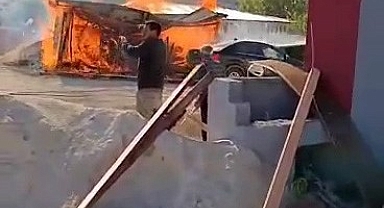 Malatya'da kereste deposunda korkutan yangın