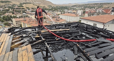 Malatya'da korkutan çatı yangını