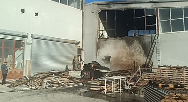 Malatya'da mobilya imalathanesinde korkutan yangın