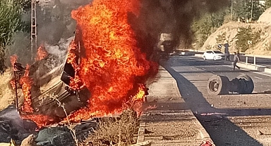Malatya'da otobüs ile çarpışan tır devrilip alev alev yandı: 1 yaralı