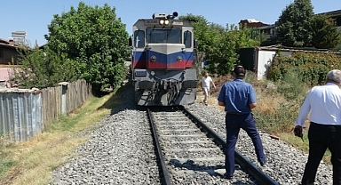 Malatya'da yük treni yayaya çarptı: 1 ağır yaralı