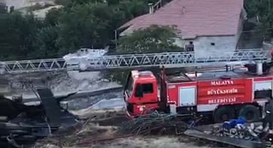 Malatya'da çıkan yangında 3 ev kullanılamaz hale geldi
