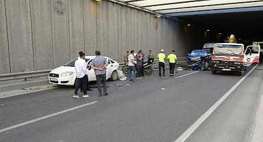 Sivil ekip aracı ile jandarma aracı çarpıştı trafik kilitlendi
