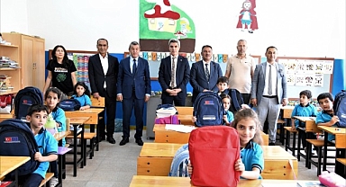 TKDK Malatya'dan kırsaldaki öğrencilere eğitim seti desteği