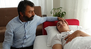 Depremde dili boğazına kaçan Muhammed'in yaşam mücadelesi sürüyor