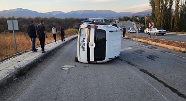 Doğanşehir'de 2 araç çarpıştı:3 yaralı  