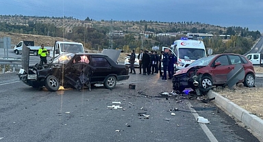 Malatya'da iki aracın çarpıştı kazada 3 kişi yaralandı