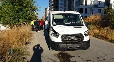 Malatya'da kamyonet ile elektrikli bisiklet çarpıştı: 2 yaralı