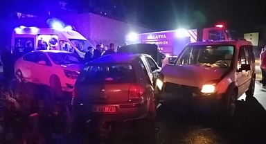 Malatya'da üç aracın karıştığı kazada 2 kişi yaralandı