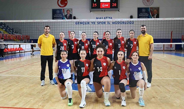 Malatya Voleybol, evinde fırtına gibi esti