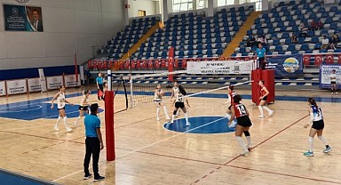 Voleybol Kadınlar Liginde, Malatya Nicer Hotel Set Vermeden Kazandı