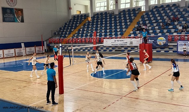 Voleybol Kadınlar Liginde, Malatya Nicer Hotel Set Vermeden Kazandı